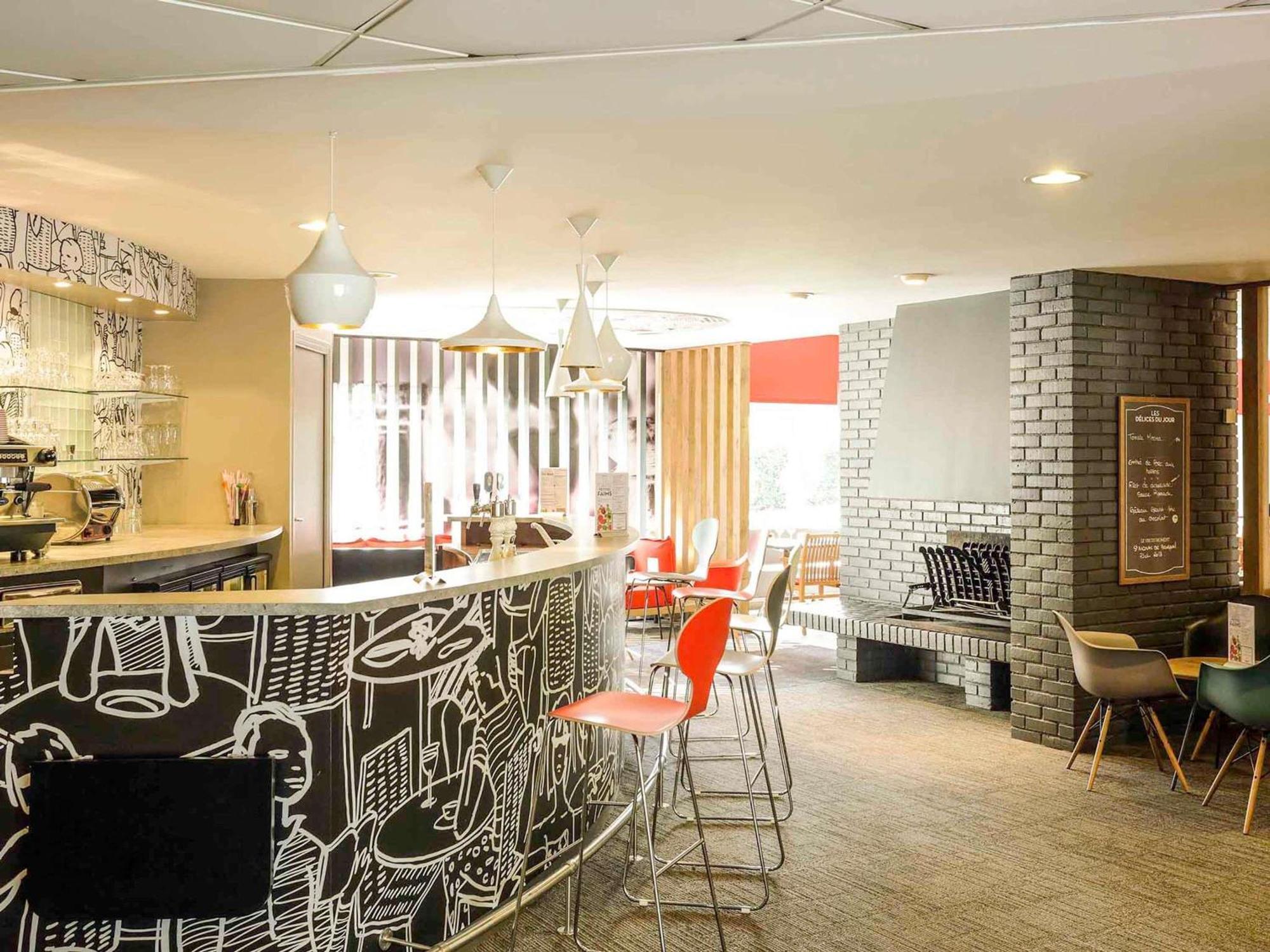 Hotel Ibis Laval Le Relais D'Armor Changé Esterno foto