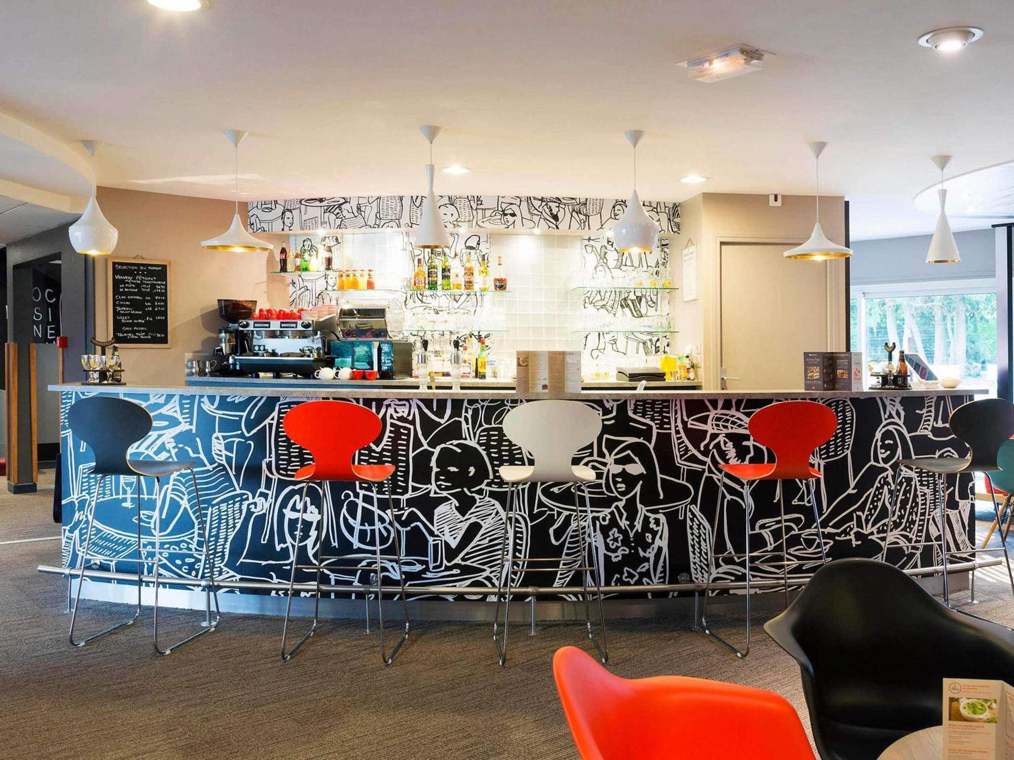 Hotel Ibis Laval Le Relais D'Armor Changé Esterno foto