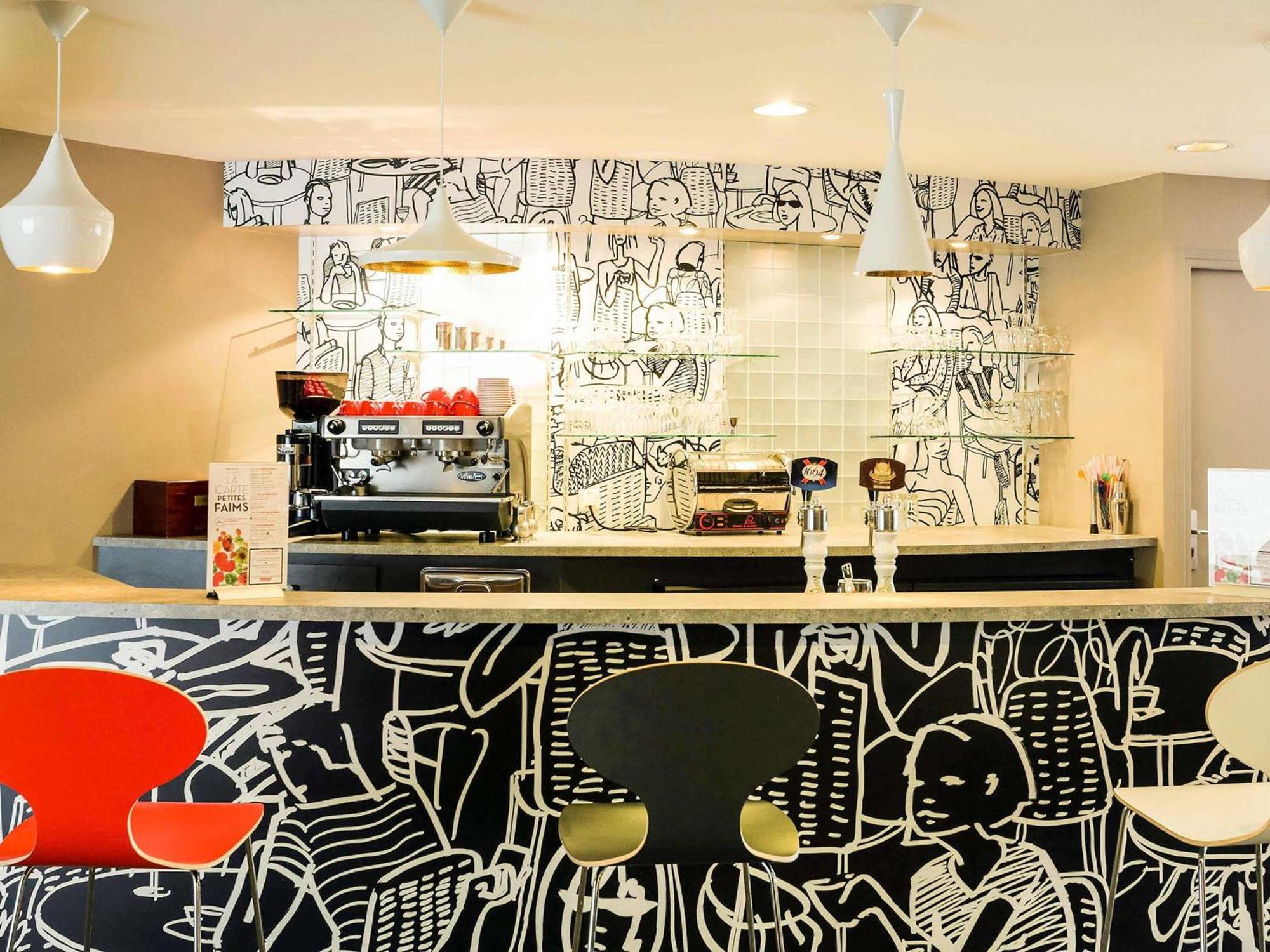 Hotel Ibis Laval Le Relais D'Armor Changé Esterno foto