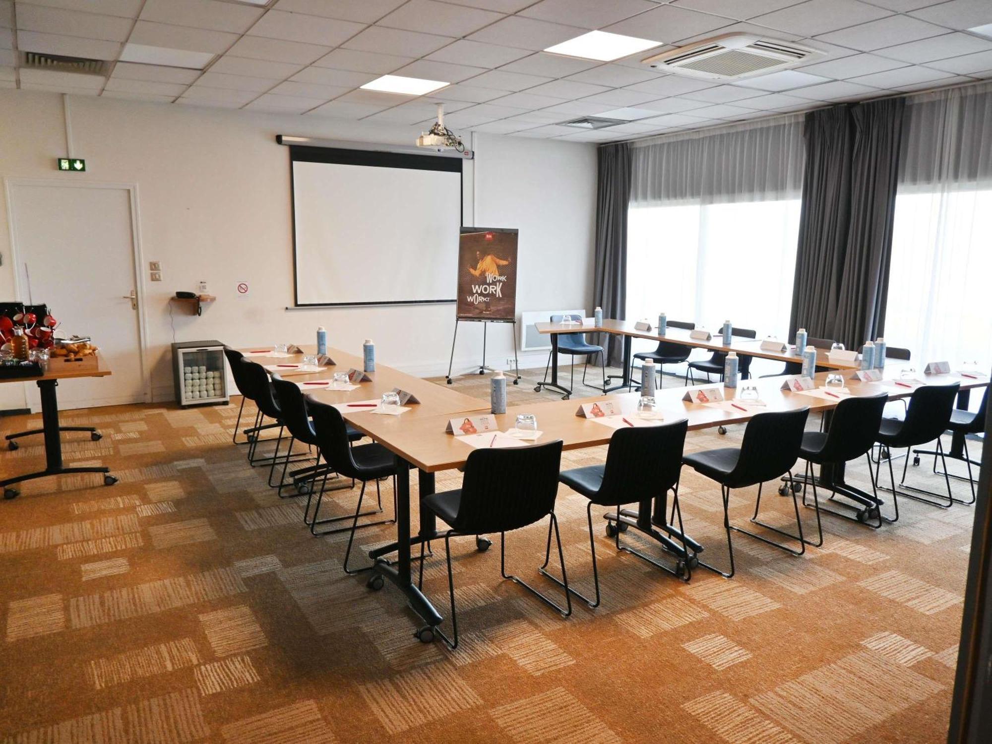 Hotel Ibis Laval Le Relais D'Armor Changé Esterno foto